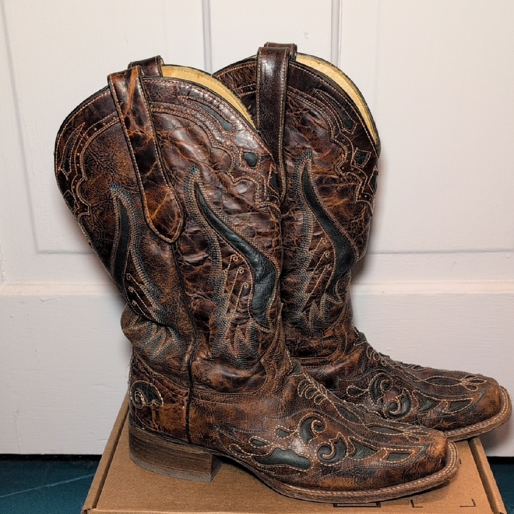 Women's Western Heeled Boots in Brown and Tan